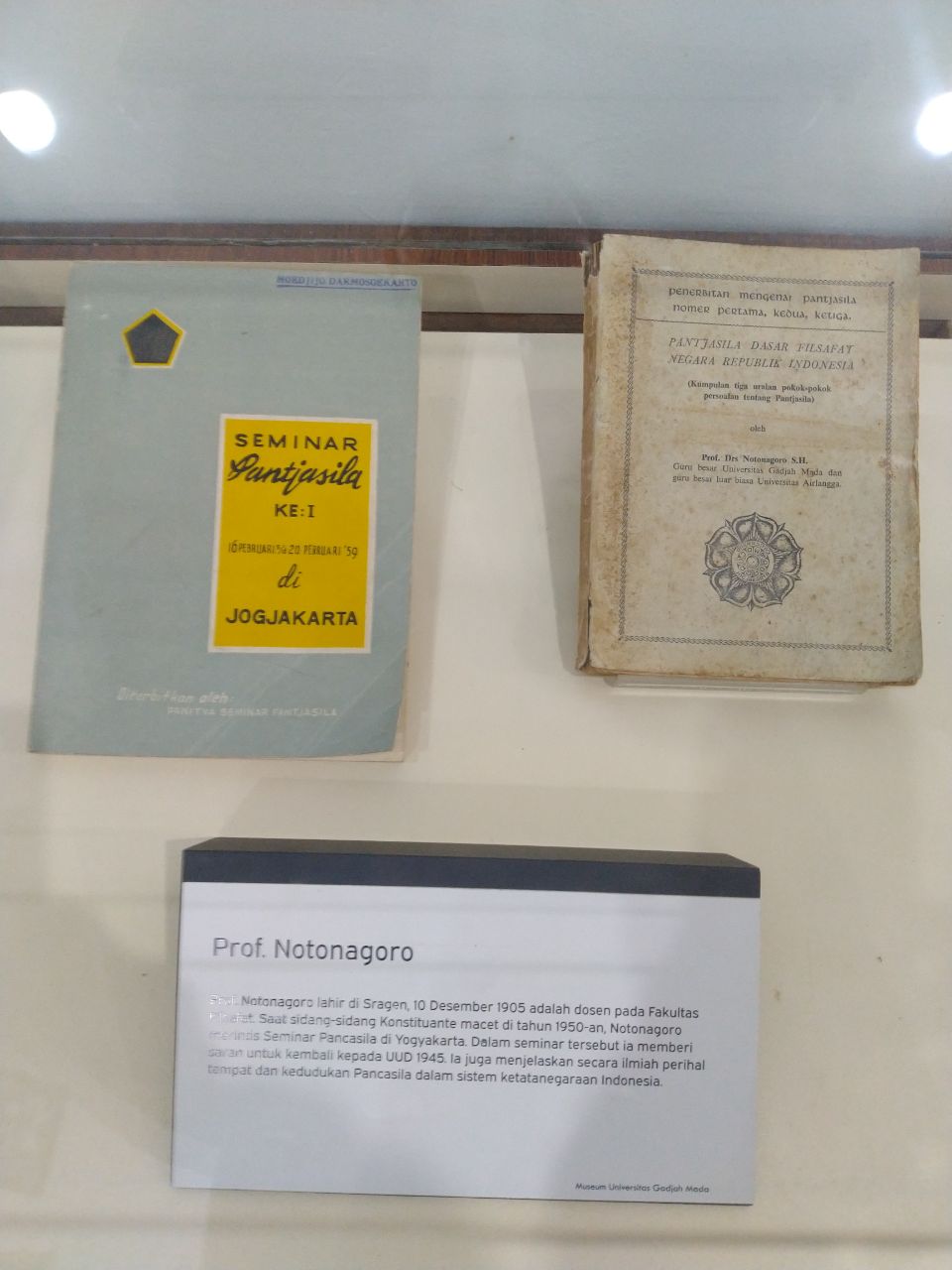 Koleksi buku terkait Prof. Notonagoro